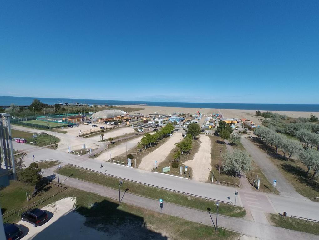 On The Adriatic Beach Tra Venezia Ferrara E Ravenna Sulla Spiaggia Della Riviera Adriatica Llido Degli Estensi Exterior photo